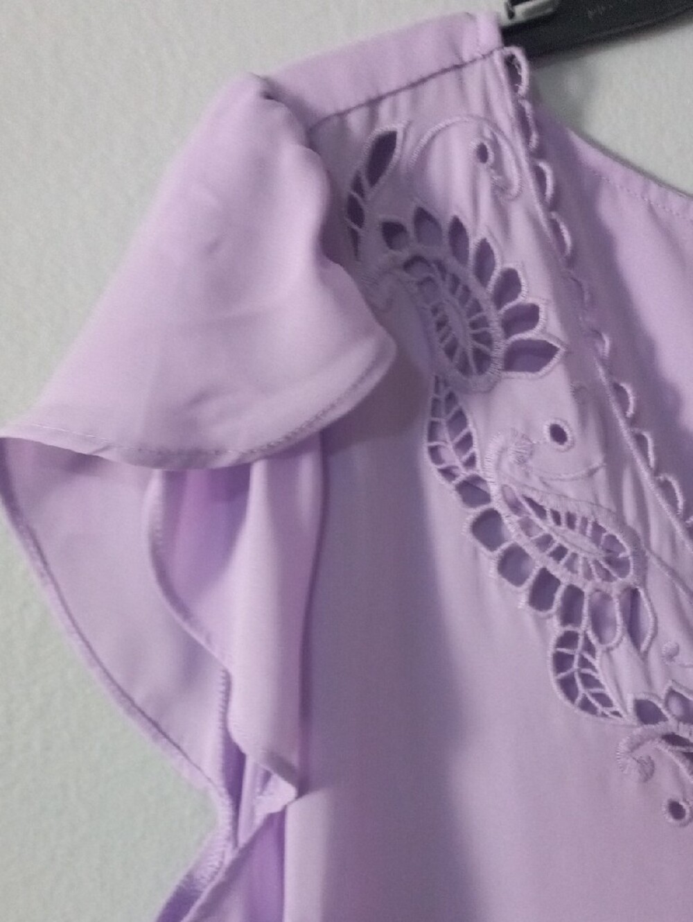 torrid Lilac Cutwork V-Neck Flutter Sleeve Blouse Size 1X NWT - Picture 5 of 7